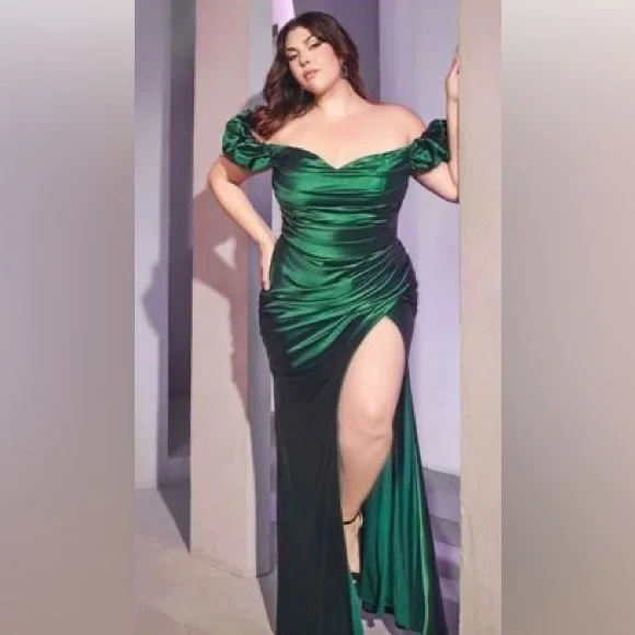 Brand New Emerald Green Formal Dress Fits Like A 8 | Color: Green | Size: 12 | Miss_Voltaire's Closet Brand New Emerald Green Formal Dress Fits Like A 8 | Color: Green | Size: 12 | Miss_Voltaire's Closet